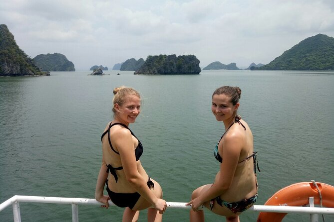 2-Day cruise in Lan Ha bay and Ha Long with plankton excursion - Day 1, Lan Ha Bay: floating fishing village first, then swimming and sunset