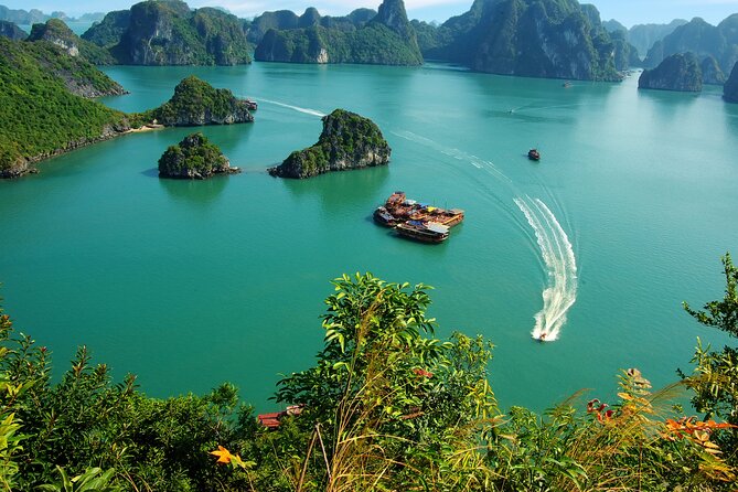 2-Day In Halong Bay Cruise With Transfer From Hanoi - Food on Board and the Cooking Class: What You’ll Actually Get to Eat