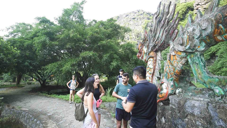 2 Day Ninh Binh: Hoa Lu/Bai Dinh- Trang An/Tam Coc- Mua Cave - Day 2: cycling to a local market and a pagoda on the mountain