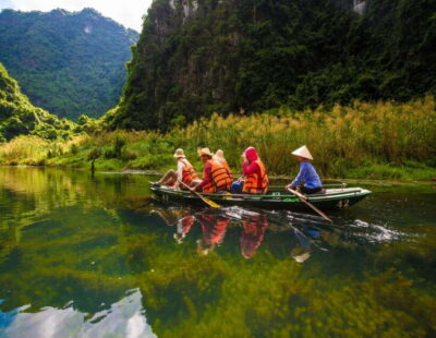 2-Day Ninh Binh Tour with Accommodation & Meals, Small Group - Hoa Lu Ancient Capital: Temples With a Clear Takeaway