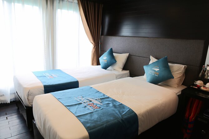 2 day Oasis Bay Cruise to Halong Bay from Hanoi - Dinner and night-life on board: DJ party and games