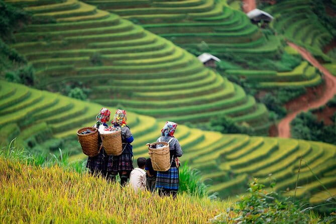 2 Days 1 Night Discovery Mai Chau Hidden Valley Classic Tour - Dinner in Mai Chau: Thai food, dance, and ruou can