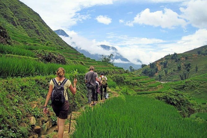 2 Days 1 Night Discovery Mai Chau Hidden Valley Classic Tour - Day 2 breakfast, a short ride, then a 6 km trek
