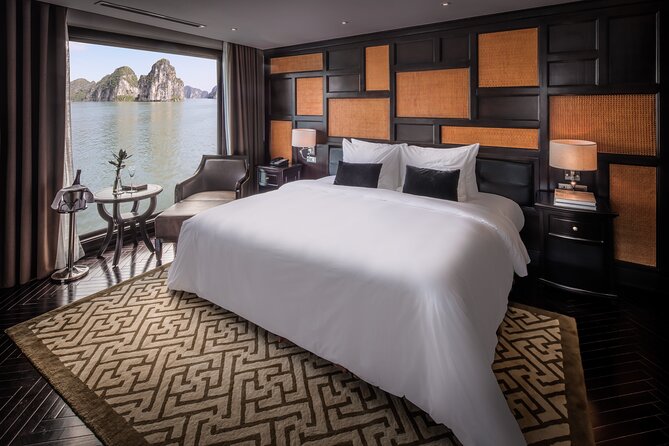 2 Days Halong Bay from Hanoi Cruise - Day 1: Bai Chay Check-in and Hang Luon Cave by Kayak or Bamboo Boat