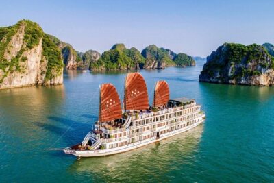 2 Days Halong Bay Tour from Hanoi - Arriving at Tuan Chau and going straight to lunch