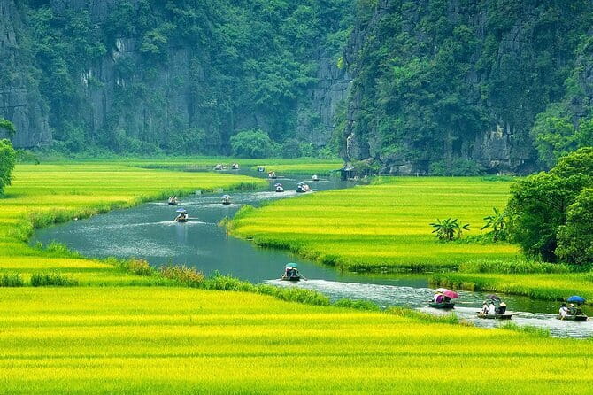 2-Days Sapa Tour with Fansipan Cable Car Trekking Three Village - Dinner with a local family: the kind of included meal that feels real