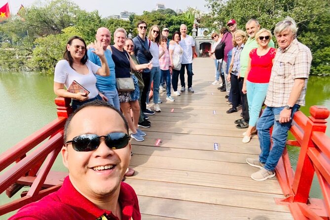 21-Day Beauty of Vietnam, Cambodia And Thailand - Ha Long Bay: boat views, kayak time, and a Pearl Farm stop
