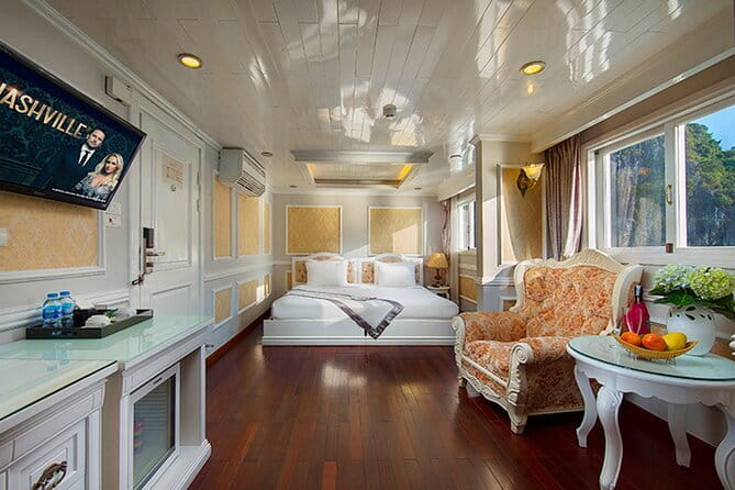2D1N Bai Tu Long Bay cruises - What a 2D1N Bai Tu Long cruise really feels like
