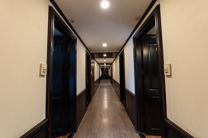 [2D1N] Halong Amanda Cruise - Luxury Unique Cruise on Bay - Cabins and bathrooms: seaview comfort vs. deluxe upgrades