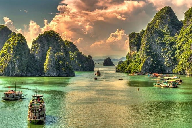 2D1N in less tourist area cruise with 5-10 pax, kayaking, biking - Food on board: what included meals actually mean for your trip