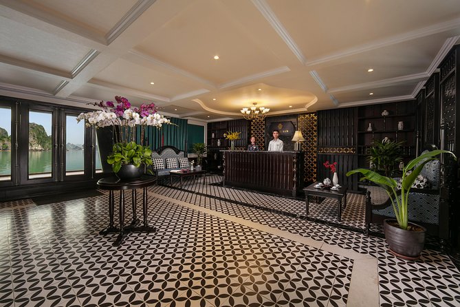 2Days-1Night Halong Bay Luxury Genesis Regal Cruises - Food onboard: included meals that make the luxury feel real