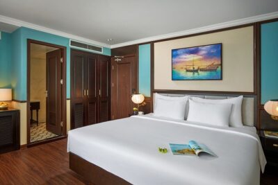 3-Day Cruise Tour to Halong Bay and Lan Ha Bay from Hanoi - Ship life: pools, slide, mini-golf, and food that holds up