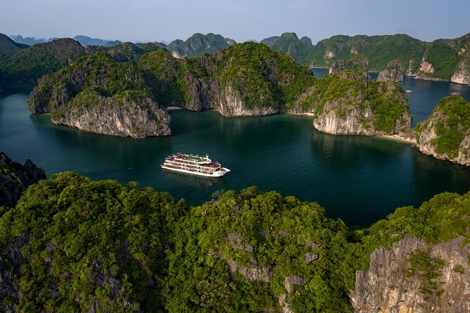 5-Day North Vietnam: Hanoi -Halong Bay -Ninh Binh-Sapa from Hanoi - Halong Bay Day 1: Big-Boat Cruise and the UNESCO Setting