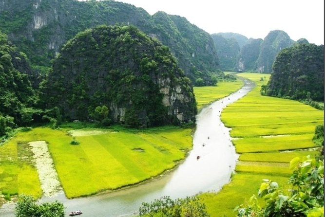 8-Day Discover Northern Vietnam Highlight: Hanoi - Ninh Binh - Sapa - Halong Bay - Hoa Lư temples, Tam Cốc boat ride, and Mua Cave stairs: Ninh Binh’s easy-to-love day