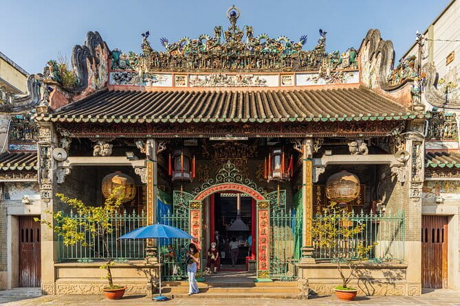 8 days 360° Vietnam Adventure from Hanoi - Hanoi’s old-quarter core: Temple of Literature and Hoan Kiem at street level