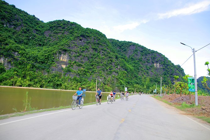 A Comfortable Trang An - Bai Dinh Limousine small group tour 1 day - Price and What $55 Really Covers