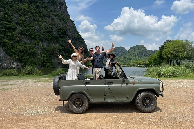 A Glimpse Of Ninh Binh to See all Highlight Ninh Binh 2,5 Hours - Stop 1: Tam Cốc–Bich Dộng and your first limestone hit