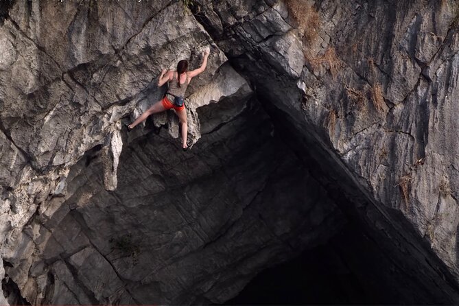 A half day deep water soloing in Lan Ha Bay - Cat Ba. - The Cruise and Floating Fishing Village Stops