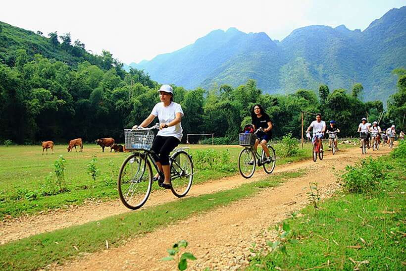 Amazing Mai Chau Day Tour- Small Group with Biking and Lunch - Getting Out of Hanoi: The 7:00 Pickup and The Long Van Ride to Mai Chau