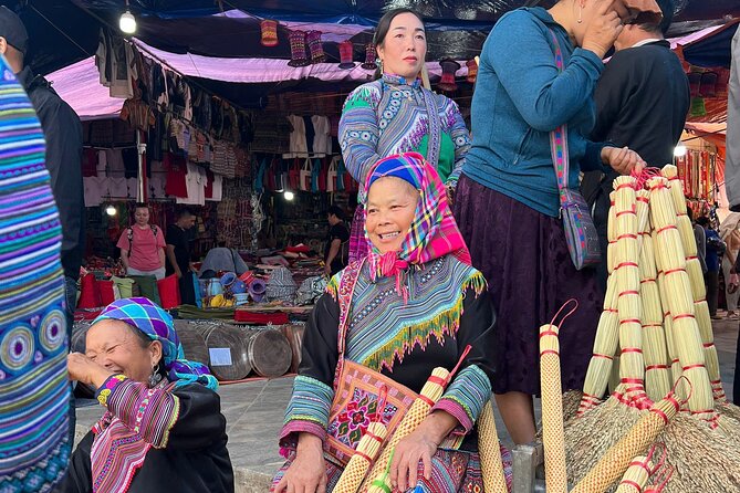 Bắc Hà Sunday Market Tour 2 days and 1 night - Day 2 Sunday market morning: how to enjoy Bac Ha without rushing