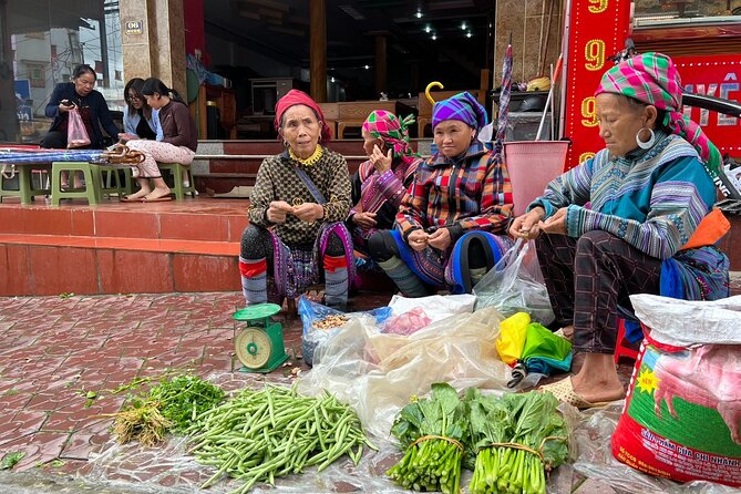 Bắc Hà Sunday Market Tour 2 days and 1 night - Day 1 in Bac Ha: lunch first, then the corn-wine village trek
