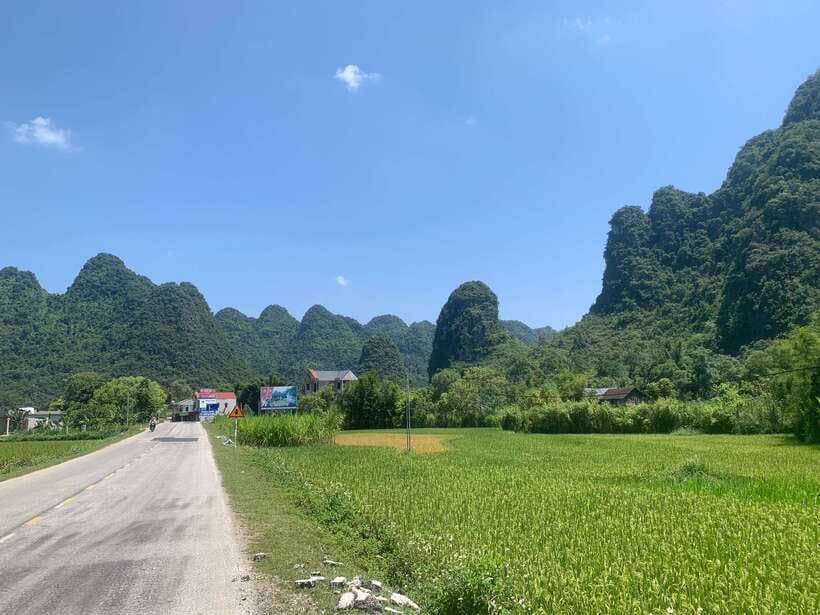 Ban Gioc Waterfall - God Eyes Mountain 1 Day By Car - Lunch at Thác Bản Giốc Restaurant: Cao Bằng Food to Recharge