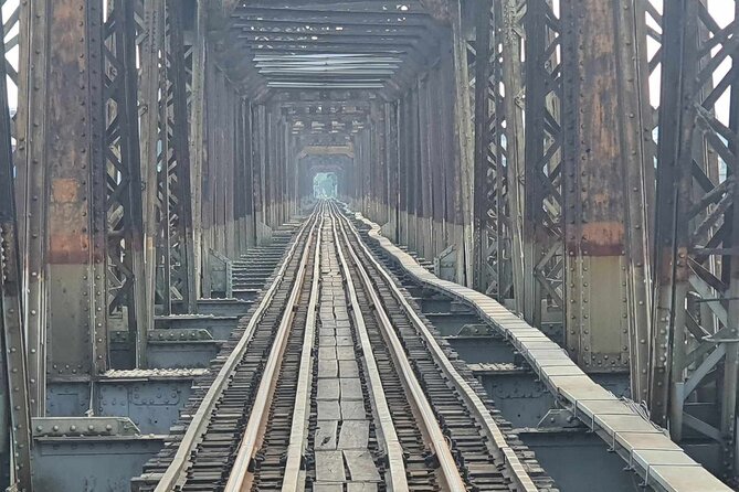Best Hanoi Food Tour 7 Different Food Tasting Visit Train Street - Train Street payoff: photos, egg coffee or beer, and close-up train watching