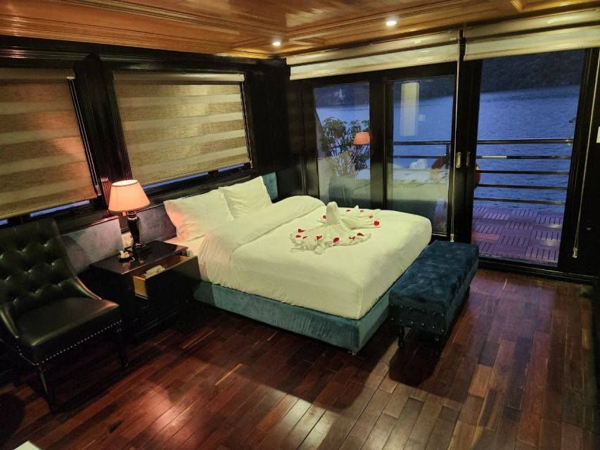 BestSeller - 2 Day 5-Star Overnight Cruise of Highest Safety - Day 2 morning: tea, limestone islets, and the Frog Pond stop