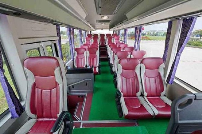 Bus to Cat Ba, Expressway,Speedboat - The guide factor: why the ride feels smoother