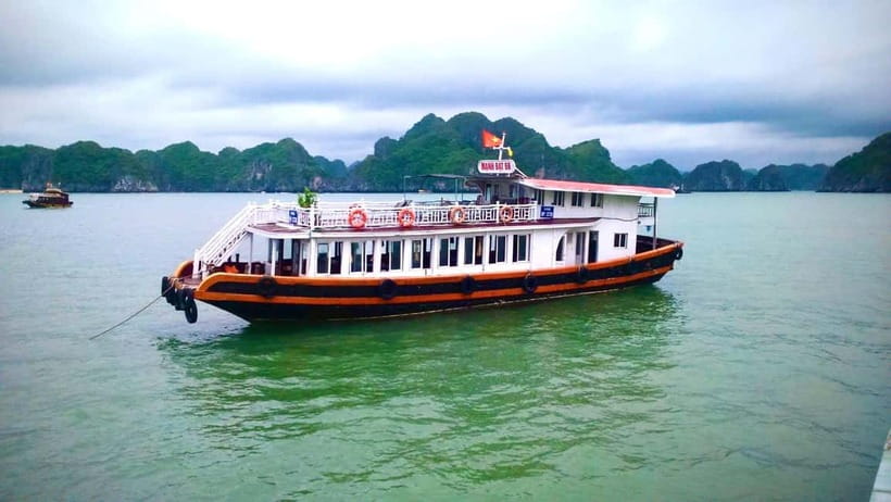 CAT BA :2D1N Lan Ha bay-Ha Long bay with Plankton Excursion - Food on board: included meals that actually feel worth it