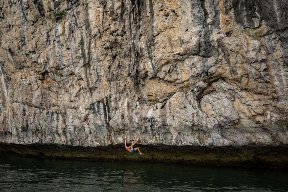 Cat Ba: Advanced Rock Climbing & Cliff Jumping Boat Tour - Your 6.5-hour rhythm: boats, two walls, and timed climbing