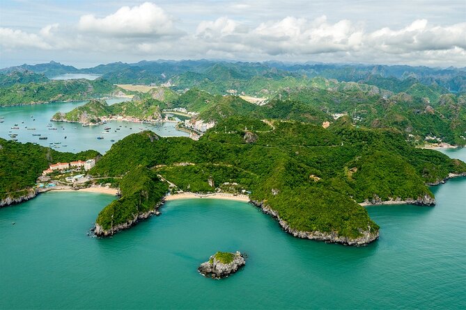 Cat Ba Cruise 2 Days 1 Night - Ba Trái Đào Beach: Swimming Time With Limestone on the Edges