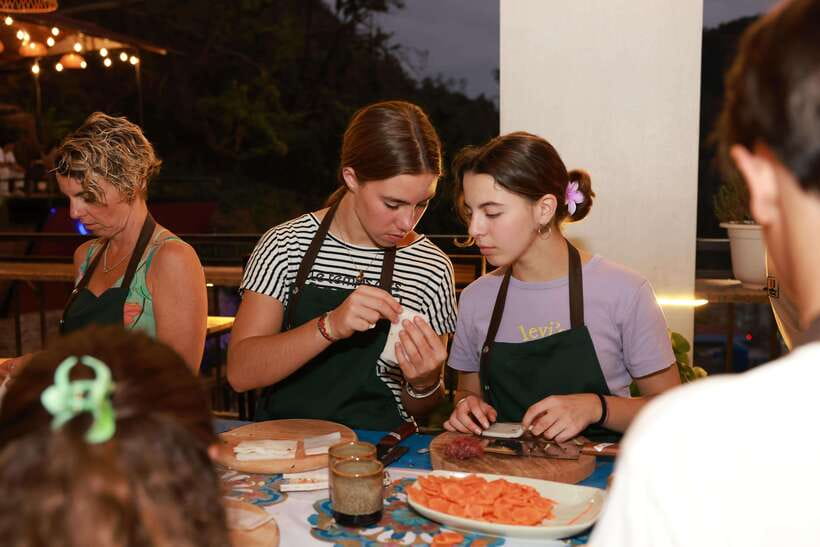 CatBa: Authentic Vietnam Cooking Class and local market tour - Linda Kitchen: your small-group cooking class setup
