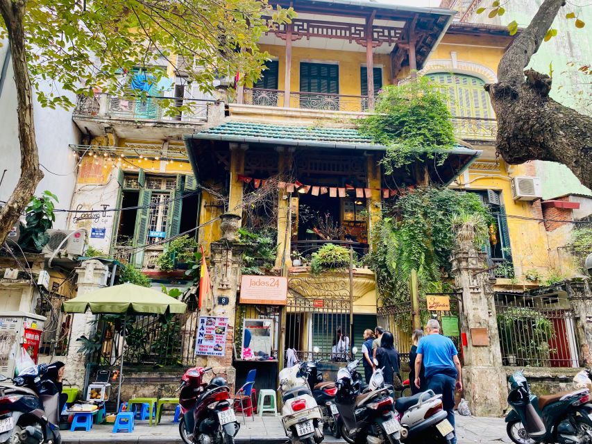 Coffee, History, and Architecture of the French Quarter - French Quarter on Foot: Coffee and Architecture as Your Time Machine