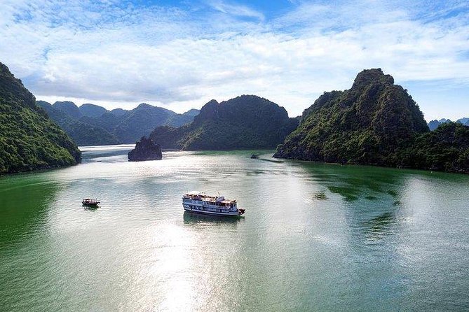 Cozy Bay Cruise: 2-Day Explore Halong Bay With Transfer From Hanoi - Day 2: Pearl Farm and Kayaking or Bamboo Boat Paddling