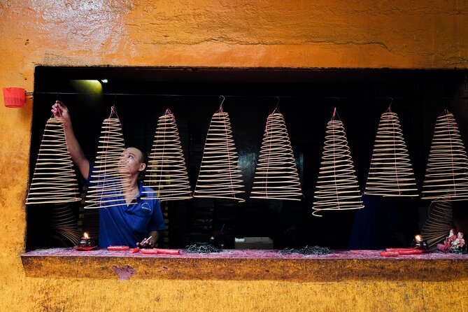 Cultural Hanoi Photo Walk - A Street Photography Tour - Warm-Up at a Small Local Market: Build Confidence and a Simple Shooting Method