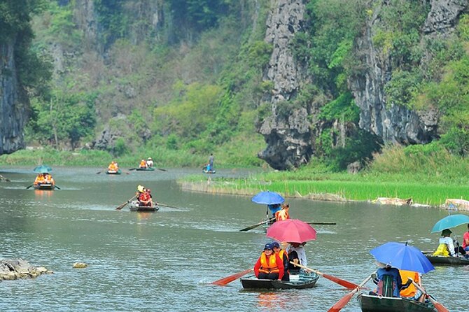 Day Tour at Hoa Lu, Tam Coc and Ninh Binh in Vietnam - First Hour in Hoa Lư: Dinh & Le temples and why the setting matters
