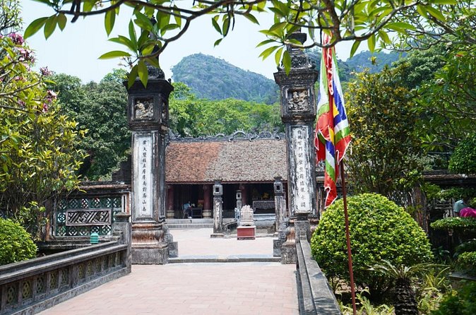 Day Tour at Hoa Lu, Tam Coc and Ninh Binh in Vietnam - Lunch near Tam Cốc: Buffet comfort that fits an 8-hour route