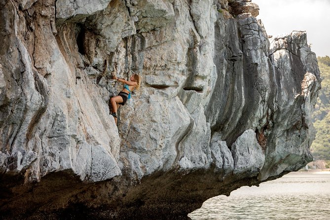 Deep Water Solo - Deep Water Solo in Lan Ha Bay: Why This Place Works