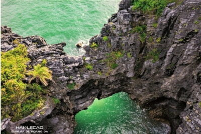 Discover Lan Ha Bay Viet Hai Village Hike to Ha Long bay - The climb to Navy Peak / Hai Quan Peak: the view payoff and the real test