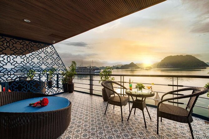 Doris 5 Star Cruise 2 Days 1 Night(Ha Long Bay+Lan Ha Bay) - Dark & Bright Cave (Hang Sang & Toi): bamboo boat sightseeing the locals do