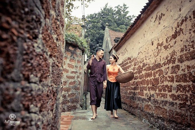 Duong Lam Ancient Village full day tour from Hanoi & experiencing local life - Ngo Quyen Mausoleum: a history stop that fits the morning pace