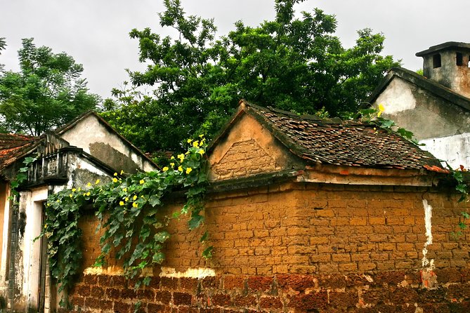 Duong Lam Ancient Village full day tour from Hanoi & experiencing local life - Lunch with a Thái family: why it feels different