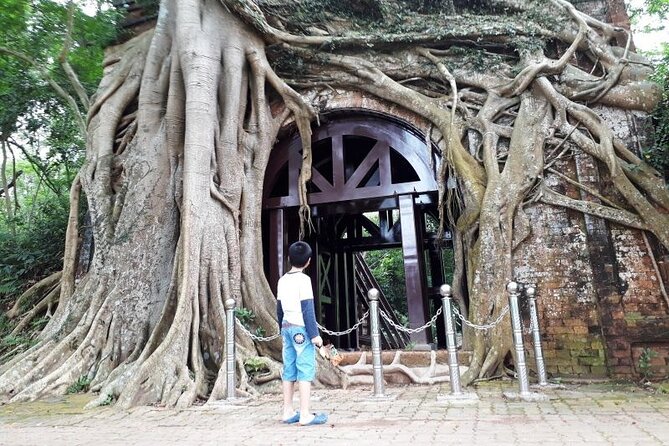 Duong Lam Ancient Village Private Tour: Ancient Vestage, Fortress - Mong Phu Village Hall (Mong Phu Temple): Where the Village Shows Its Heart