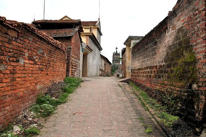Duong Lam Ancient Village Private Tour: Ancient Vestage, Fortress - Biking in Duong Lam: Moving Gently Through a Place Built for Walking