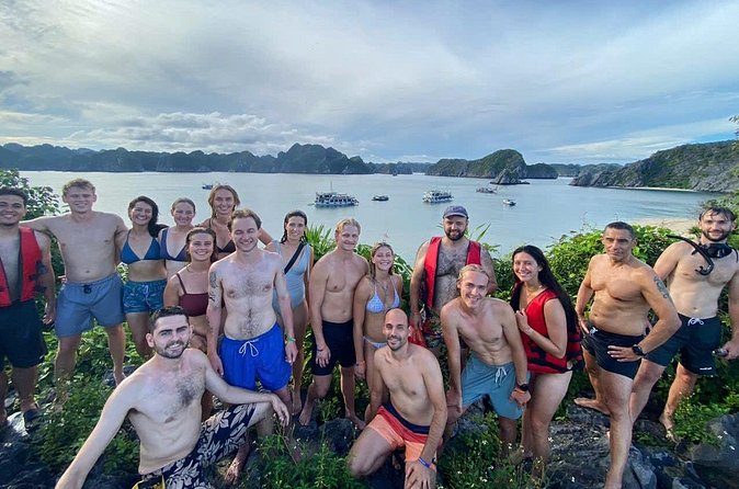 Eco Day Cruise & Kayak Adventure Lan Ha Bay, Ha Long Bay Southern - Cruising Lan Ha Bay: limestone karsts, oyster lines, and that UNESCO feeling