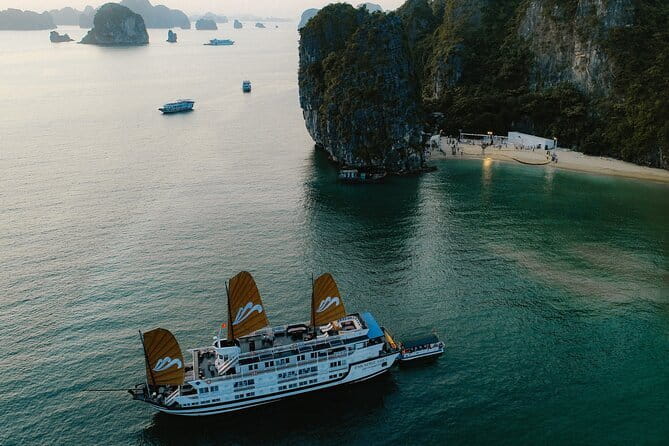 Emeraude Cruise 2 days 1 night Ha Long Bay Tour - Best for you if you want the classics without stress