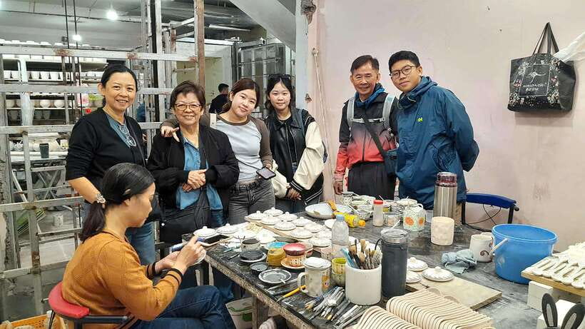 Explore Bat trang village & Ceramics factories / local guide - Lunch in the middle: good fuel, not an afterthought