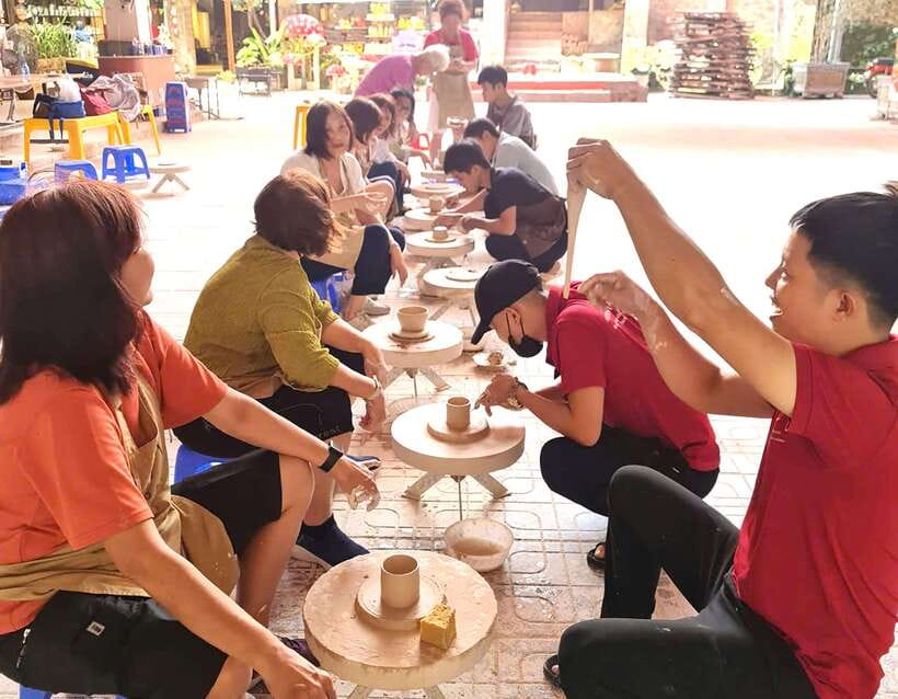 Explore Bat trang village & Ceramics factories / local guide - Who this tour is best for