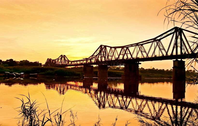 Explore Hanoi Old City By Cycling Tour With Small Groups - West Lake area first: Tran Quoc Pagoda and Truc Bach lake